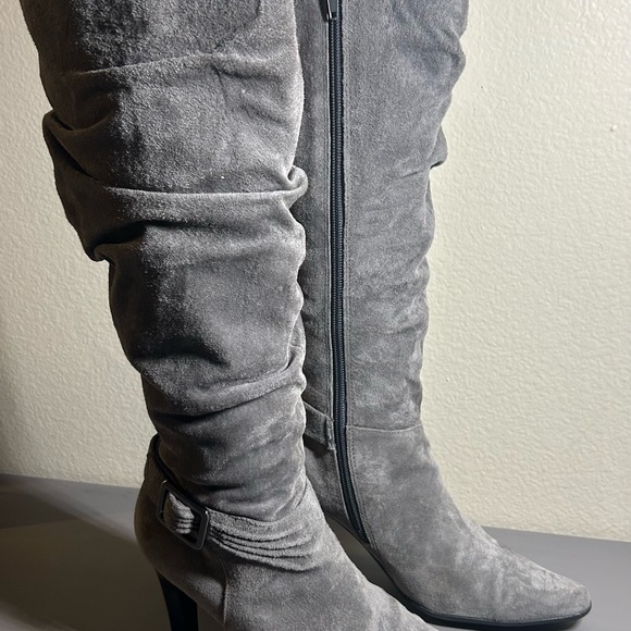 Bass Gray Suede Boots - Picture 11 of 11